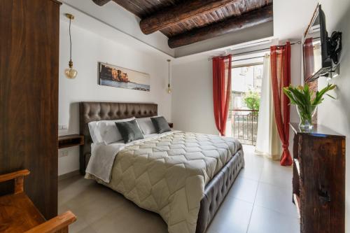 Residenza San Gregorio Armeno Roots Partenopee — 4-Star Luxury Hotel in Naples, Italy