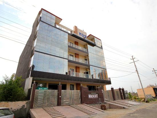 Oyo 9074 Mascot Treo - last minute hotel in Noida