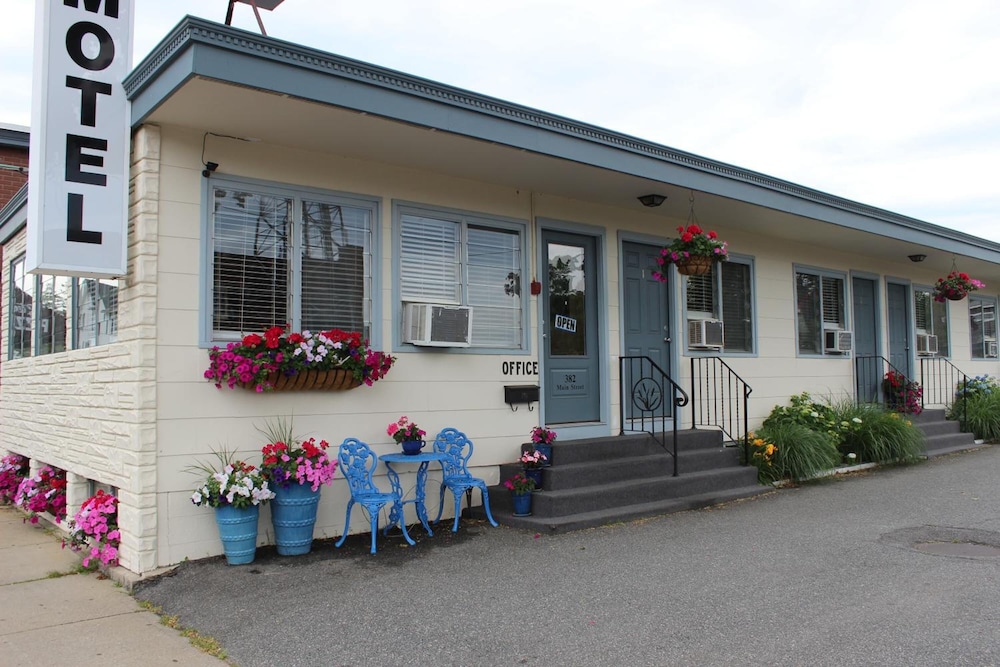 Town & Beach Motel - photo 33