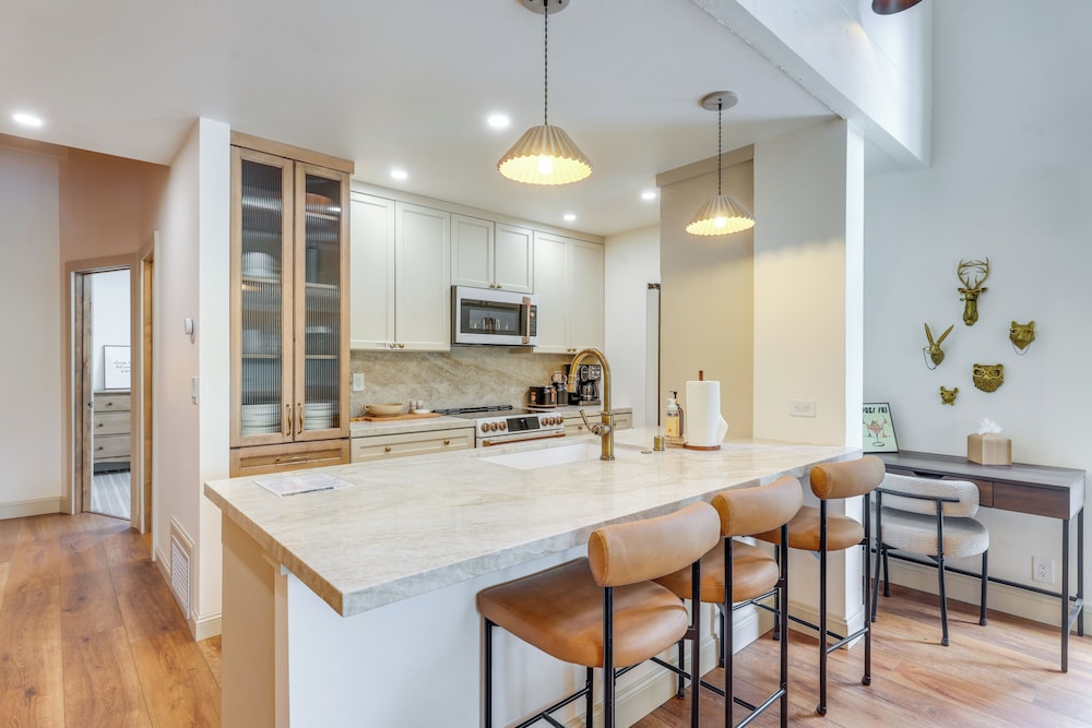 Kingswood Village 4 BR Townhome LTA 8160 — 4-Star Luxury Hotel in Kings Beach, United States