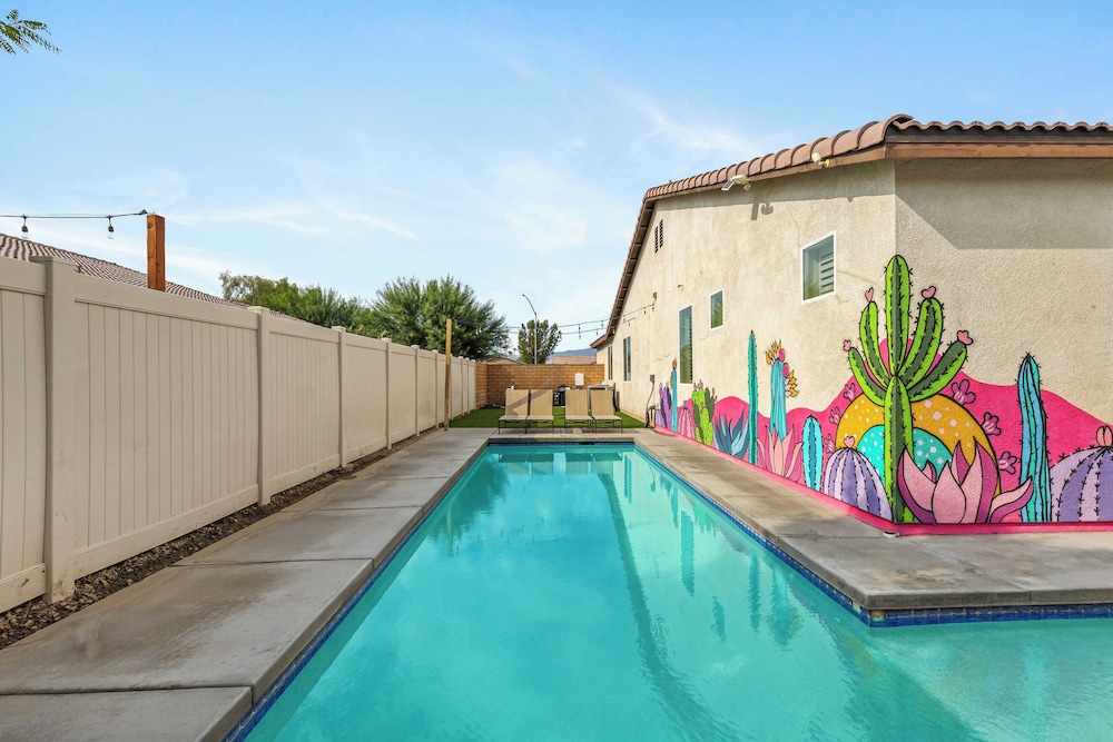 Kaleidoscope by AvantStay Colorful Escape Pool - photo 29