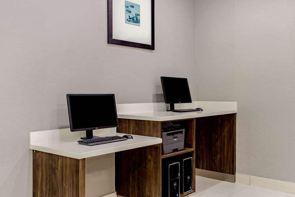 La Quinta Inn & Suites by Wyndham Northlake Fort Worth - photo 39
