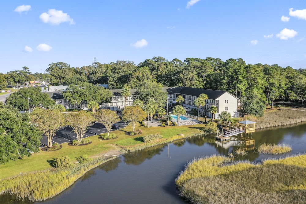 Creekside Lands Inn - photo 31