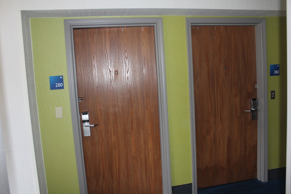 Holiday Inn Express Hotel & Suites Raton an IHG Hotel - photo 3