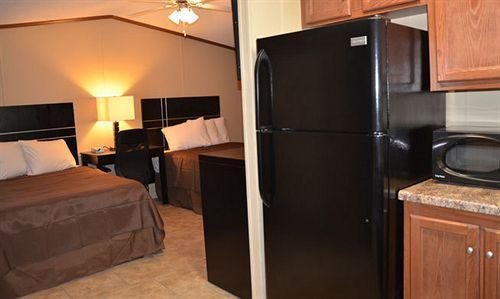 Dilley Lodge — Dilley — photo 5
