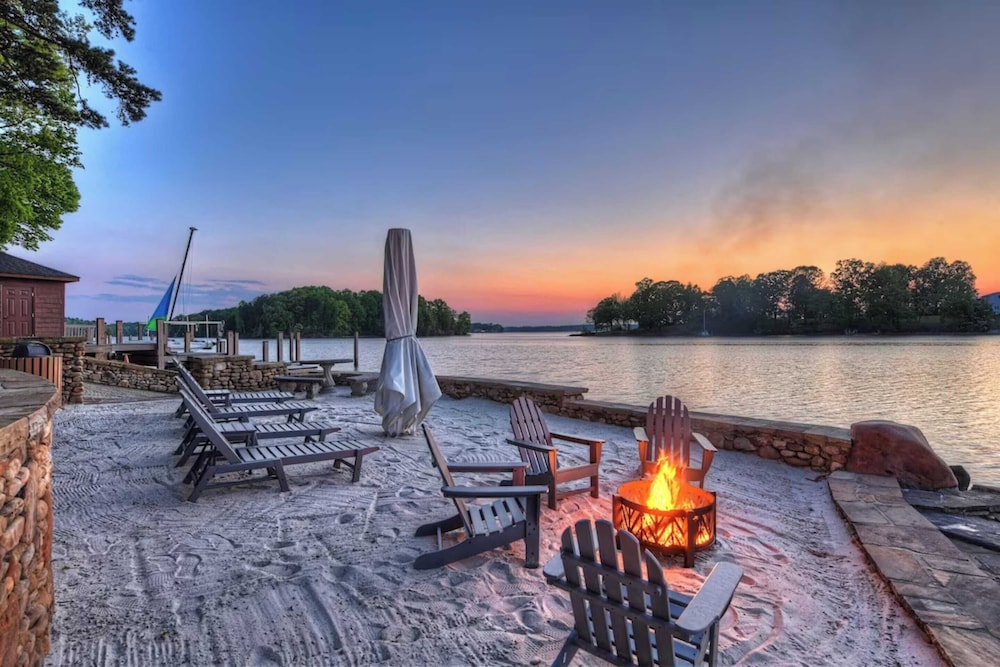 Sunset Shores Resort by Avantstay Private Beach - photo 8