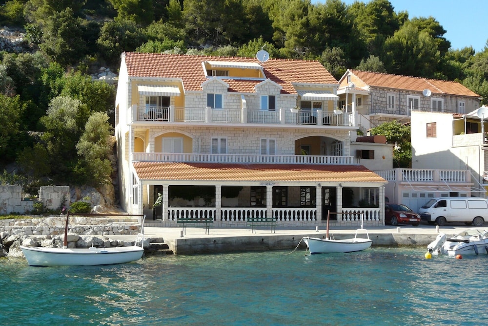 Apartments Korcula — 4-Star Luxury Hotel in Blato, Croatia