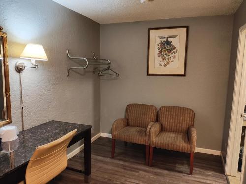 Economy Inn Richmond - photo 55
