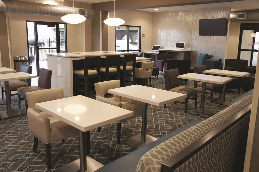La Quinta Inn & Suites by Wyndham Wichita Airport - photo 19