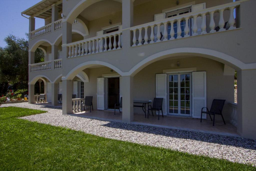 Hibiscus Suites Ground Floor Suites 1 & 2 — 4-Star Luxury Hotel in Kontokali, Greece