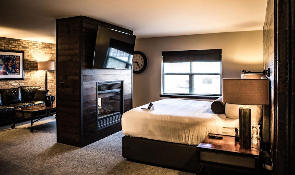 Ironworks Hotel - photo 13