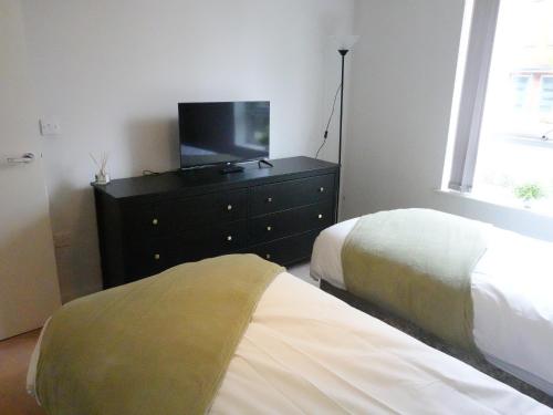 SereneAura Hideaway Balcony 1 Free Parking & Sleeps 4