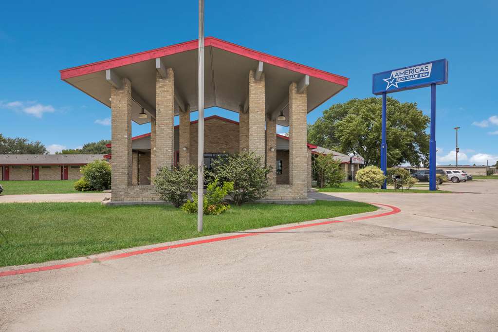 Americas Best Value Inn Lockhart TX - photo 5