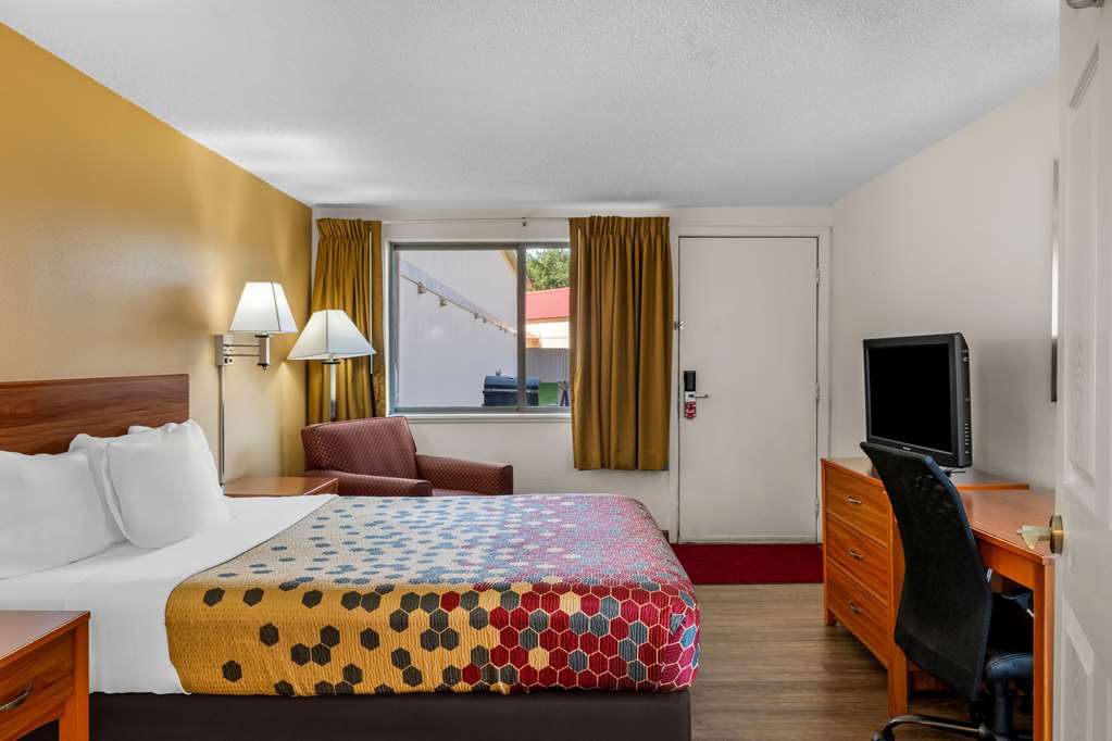 Econo Lodge Miles City I 94 - photo 19