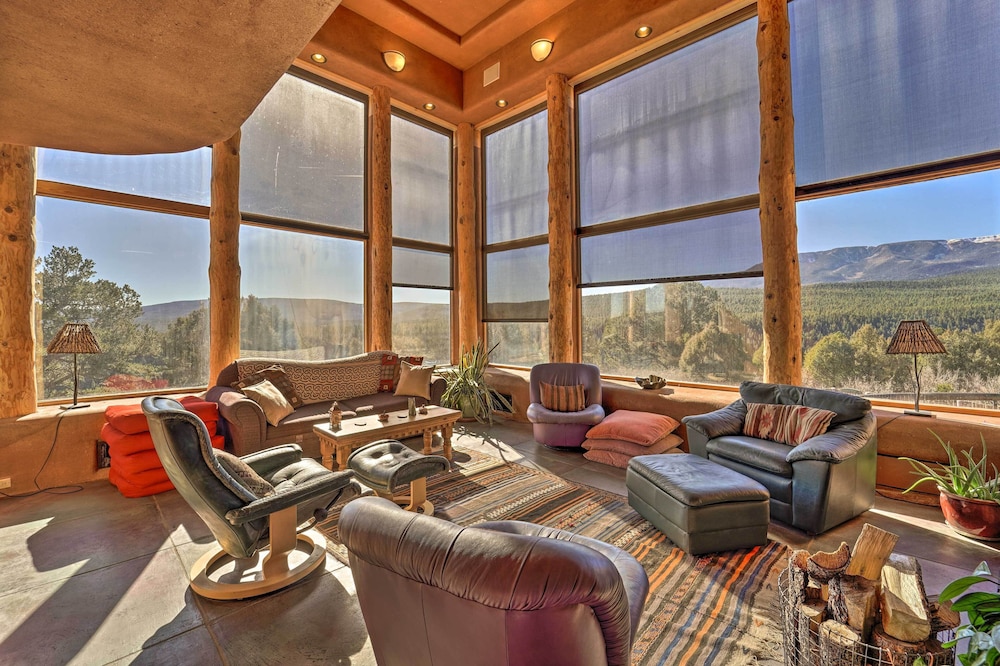 Peaceful New Mexico Retreat with Panoramic Mtn Views in Cleveland, United States