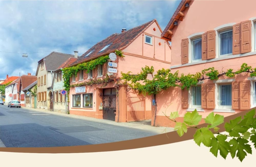 Hotel Pension Altes Weinhaus - carbon neutral hotel in Neustadt