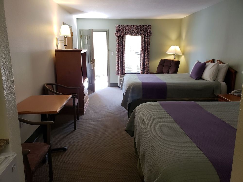 Hotsprings Village Inn - photo 2