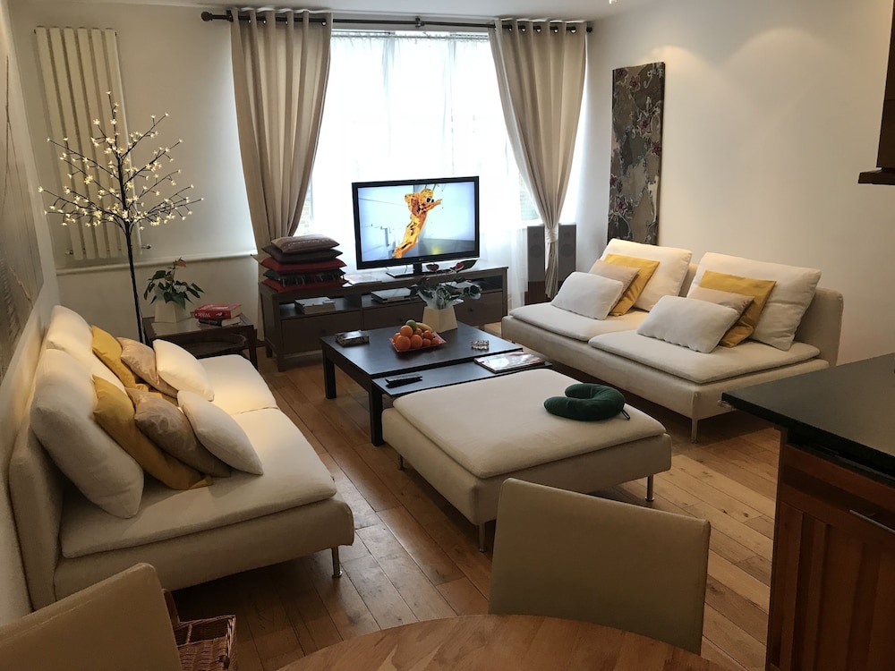 Luxury Kensington Apartment W8 — 4-Star Luxury Hotel in London, United Kingdom