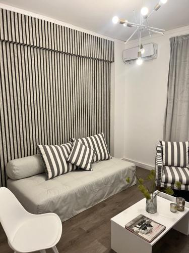 Metropolitan Complex Apartment Next To Metropolitan Hospital Karaiskaki Sef — 4-Star Luxury Hotel in Piraeus, Greece