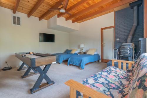 Sweet Arnold Cabin — 4-Star Luxury Hotel in Arnold, United States