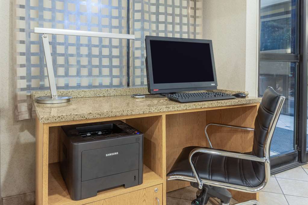 La Quinta Inn & Suites by Wyndham Chicago Gurnee - photo 48