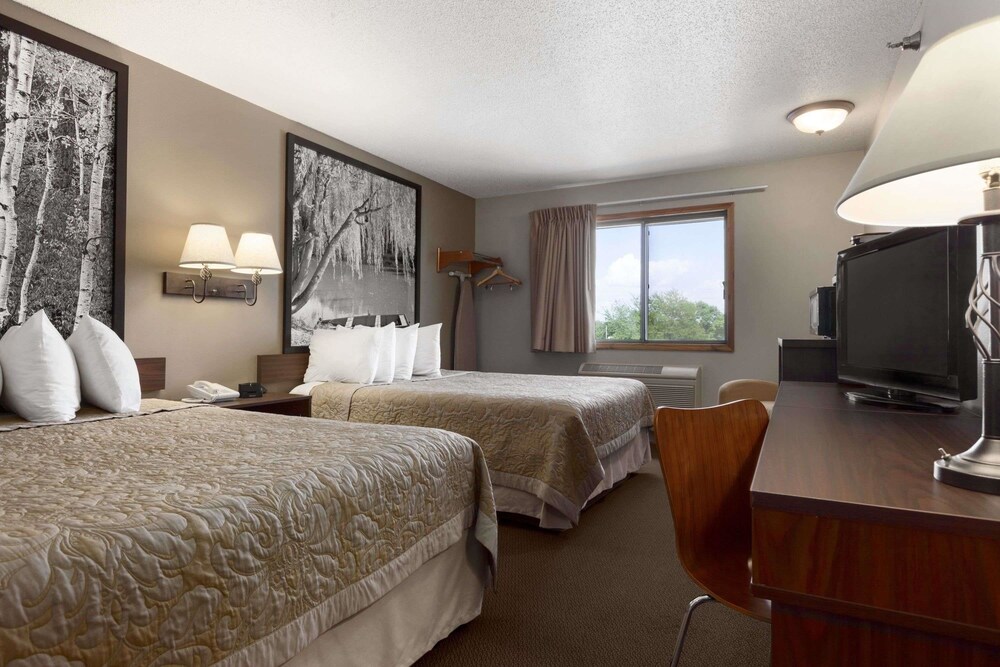 Super 8 by Wyndham Sioux Falls 41st Street - photo 8