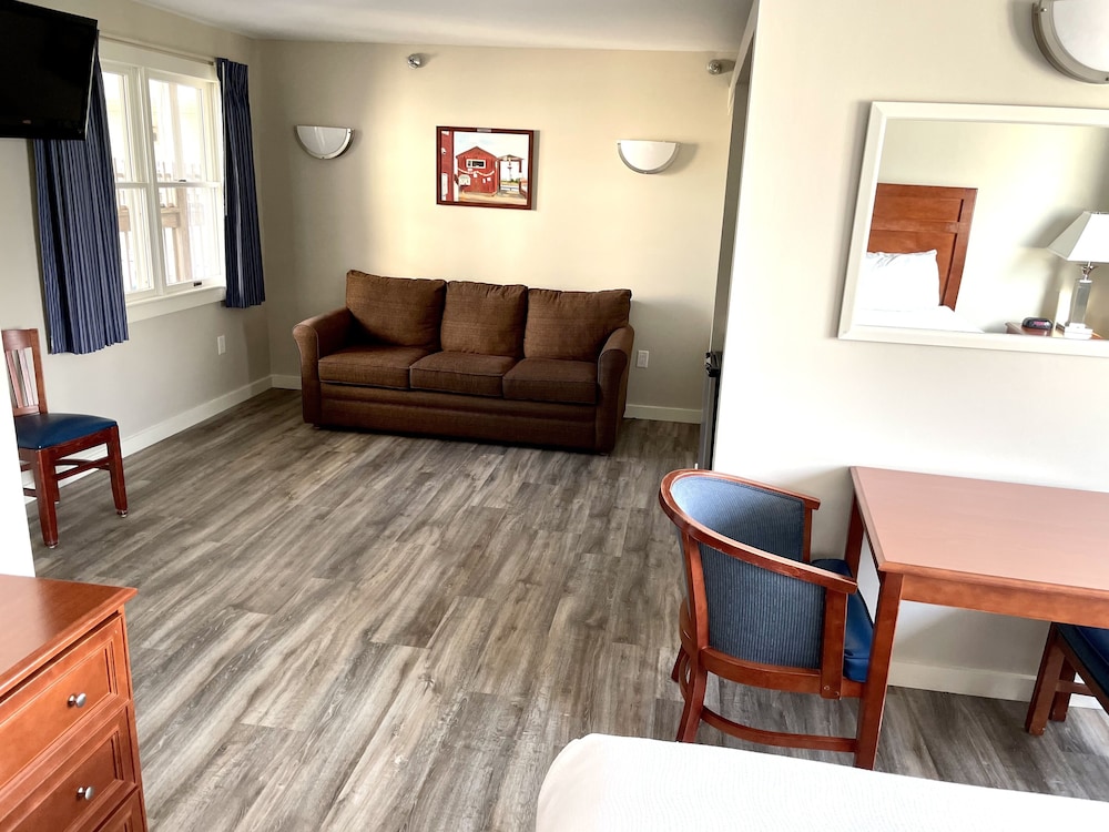 Atlantic Oceanfront Hotel - photo 18