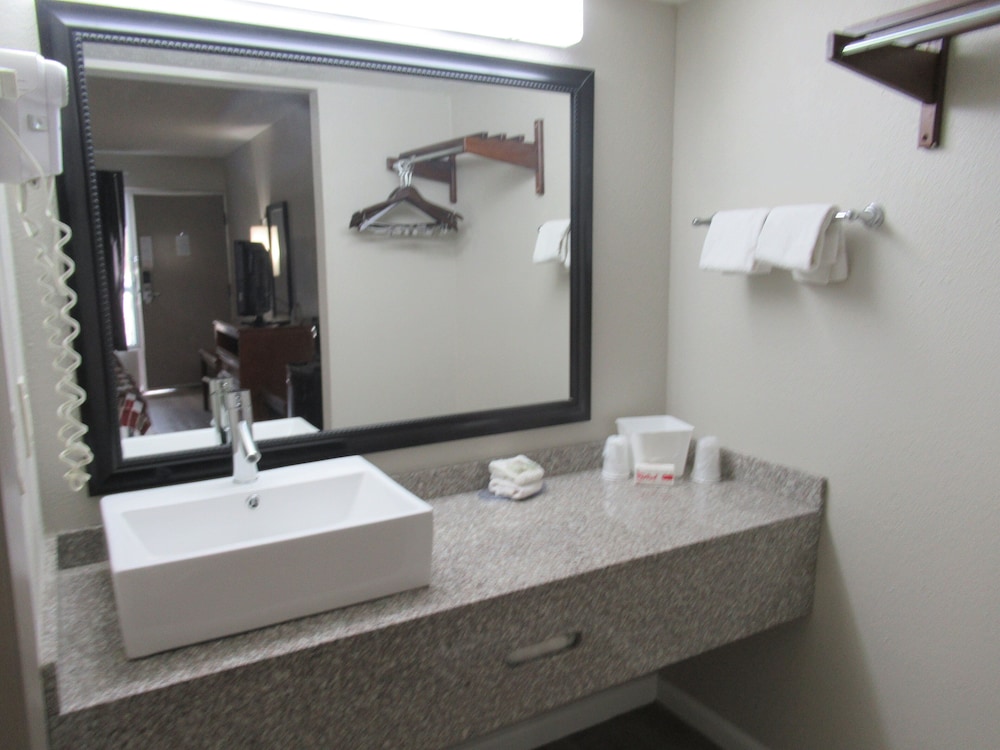 Red Roof Inn Walton Richwood - photo 11
