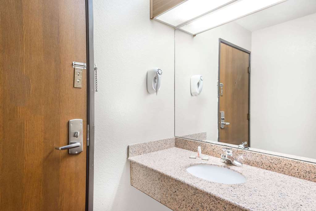 Super 8 by Wyndham Paris IL - photo 11