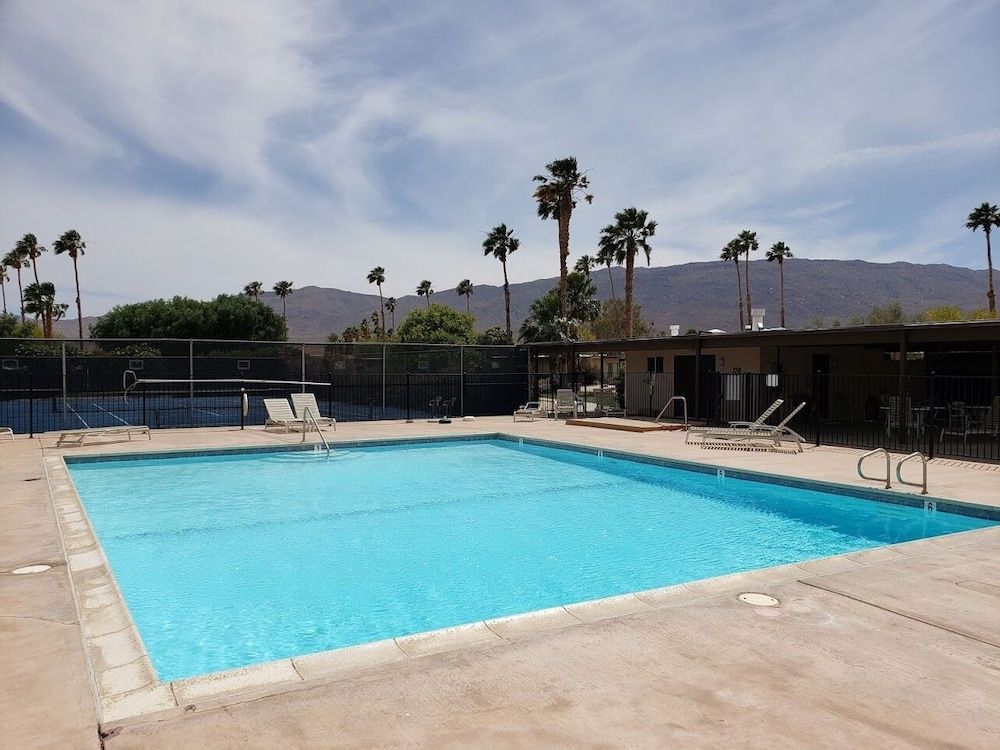 Borrego Springs Embassy - photo 15