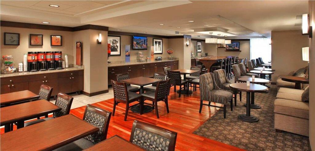 Hampton Inn Silver Spring - photo 7