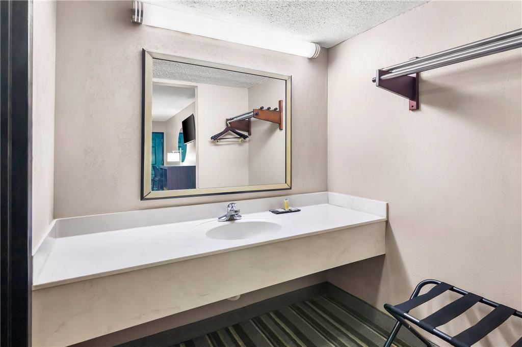 Super 8 by Wyndham Columbia - photo 26