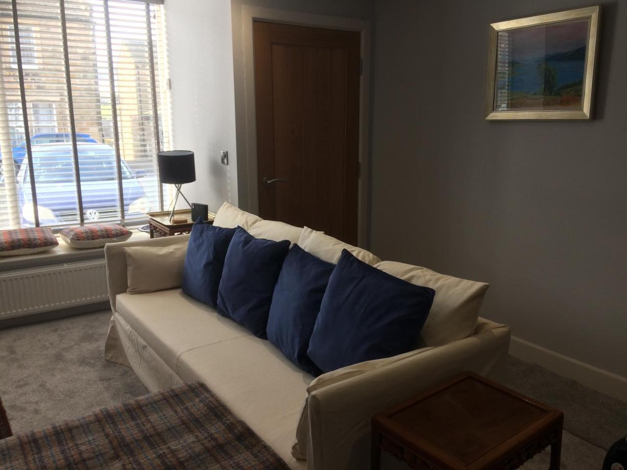 40 Newgate Barnard Castle Central Location Court Yard Dog Friendly Sleeps 7 Wood Burner Complimentary Logs & Wine Smart TV — 4-Star Luxury Hotel in Barnard Castle, United Kingdom