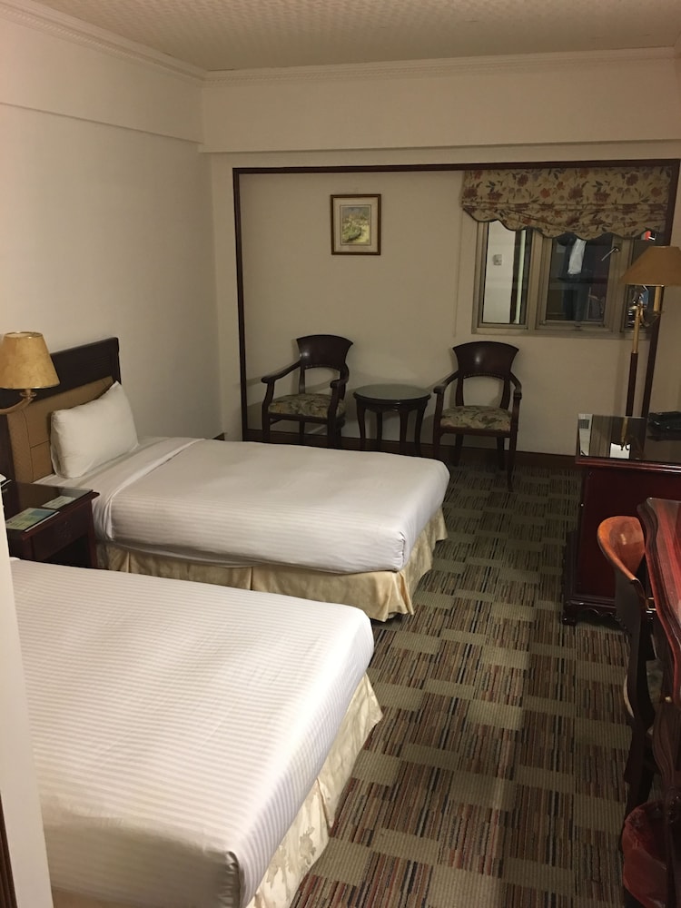 Тайнань: Отель Sunrise Hotel