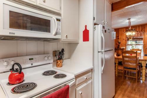 The Cottage — 4-Star Luxury Hotel in Lake Arrowhead, United States
