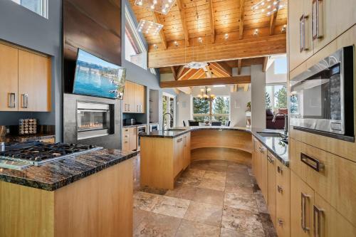 Mountain Zen Tahoe Luxury Property Incline Village Lakeview in Incline Village, United States