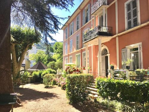 Grand T2 Lumineux Renove Lamalou Centre — hotel in Lamalou-Les-Bains
