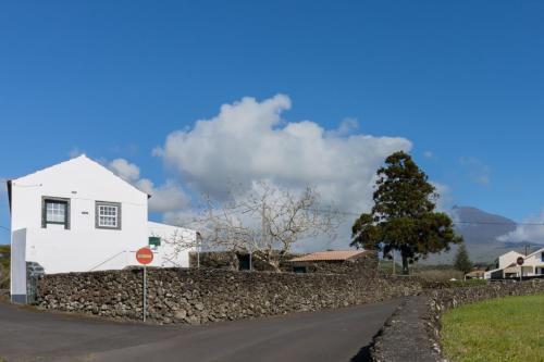 Casa do Furtadinho — 4-Star Luxury Hotel in Madalena, Portugal