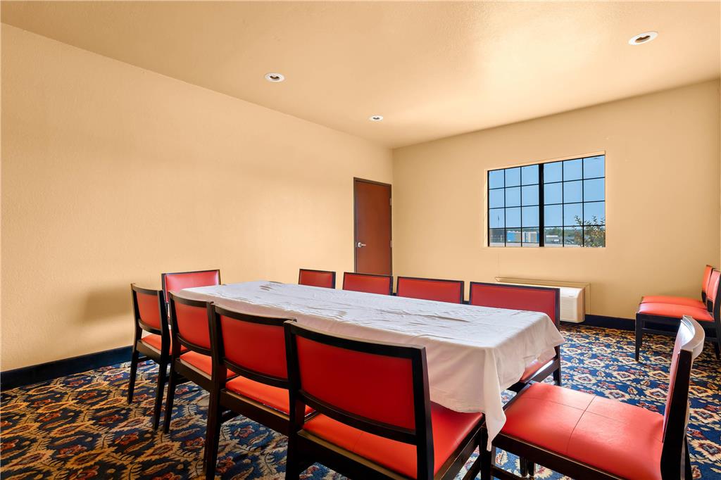Quality Inn & Suites McAlester on Hwy 69 - photo 32