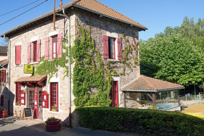 Le Moulin de Saint Verand pet-friendly hotel Saint-Verand