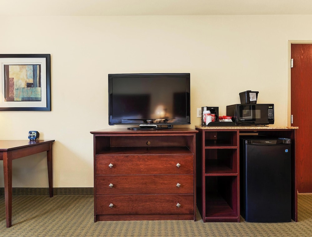 Cobblestone Hotel & Suites Knoxville - photo 16