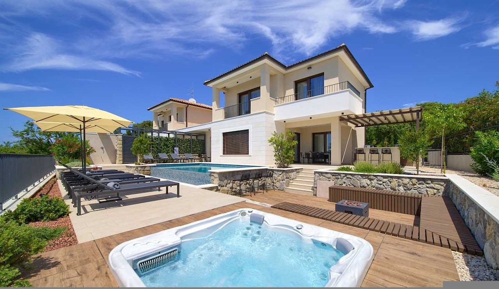 Luxury Villas Lord And Lady — 4-Star Luxury Hotel in Krk, Croatia