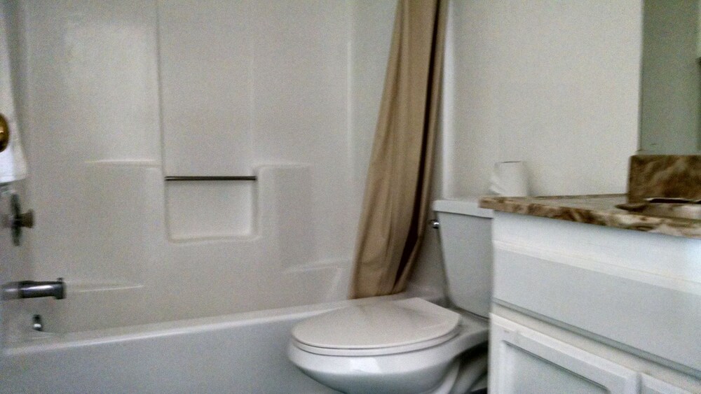 Backcountry Inn Motel - photo 10