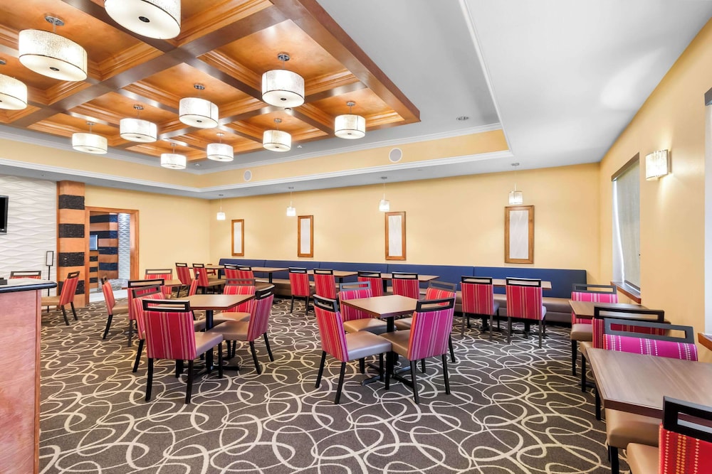 Comfort Suites at Katy Mills - photo 49