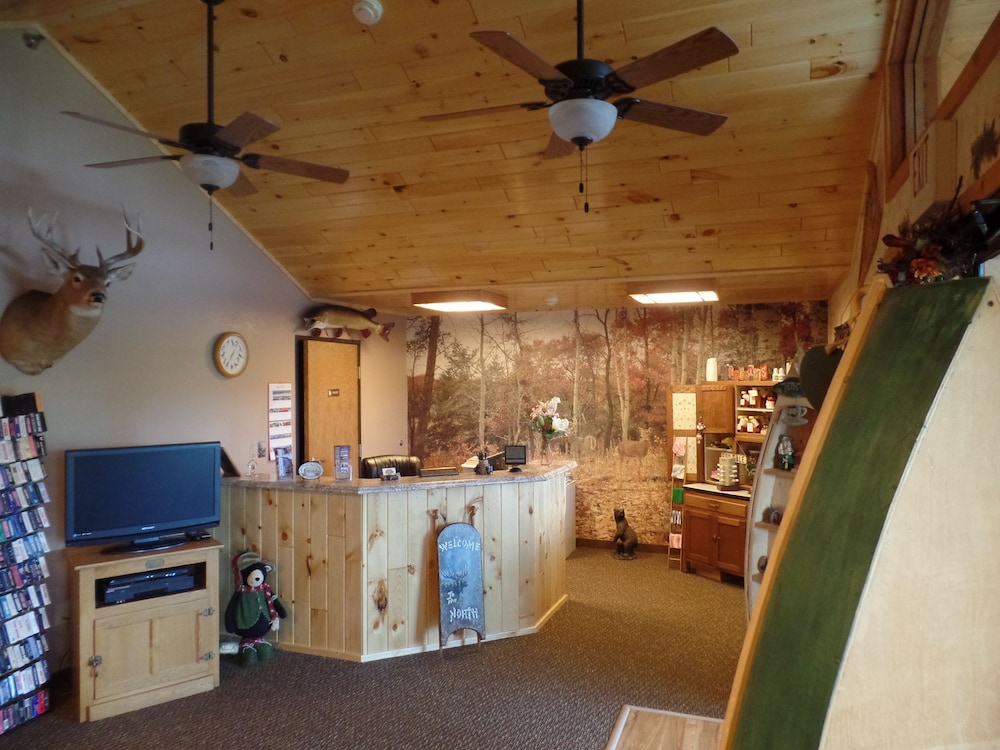 Chicaugon Lake Inn — hotel in Iron River