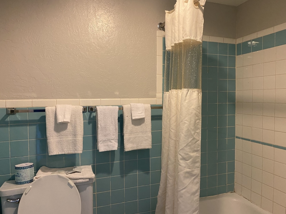 Travelodge by Wyndham Farmington Hwy 64 - photo 31