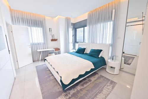 GK apartment Fabulous — 4-Star Luxury Hotel in Bat Yam, Israel