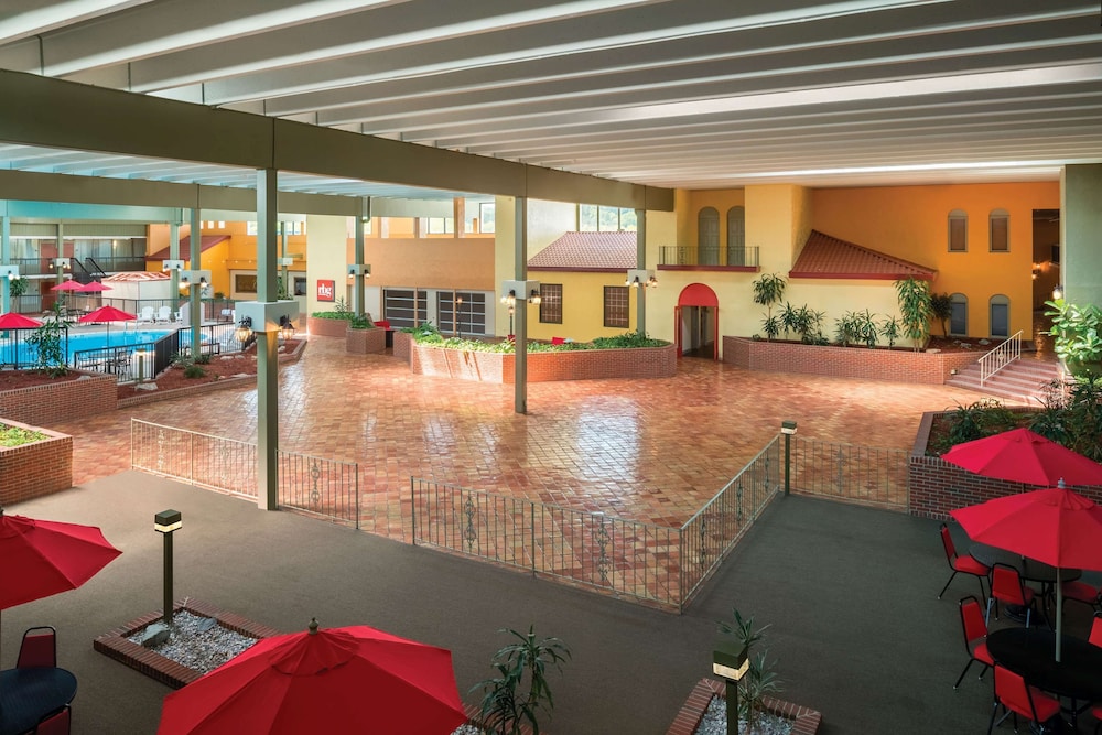 Ramada by Wyndham Indiana - photo 12