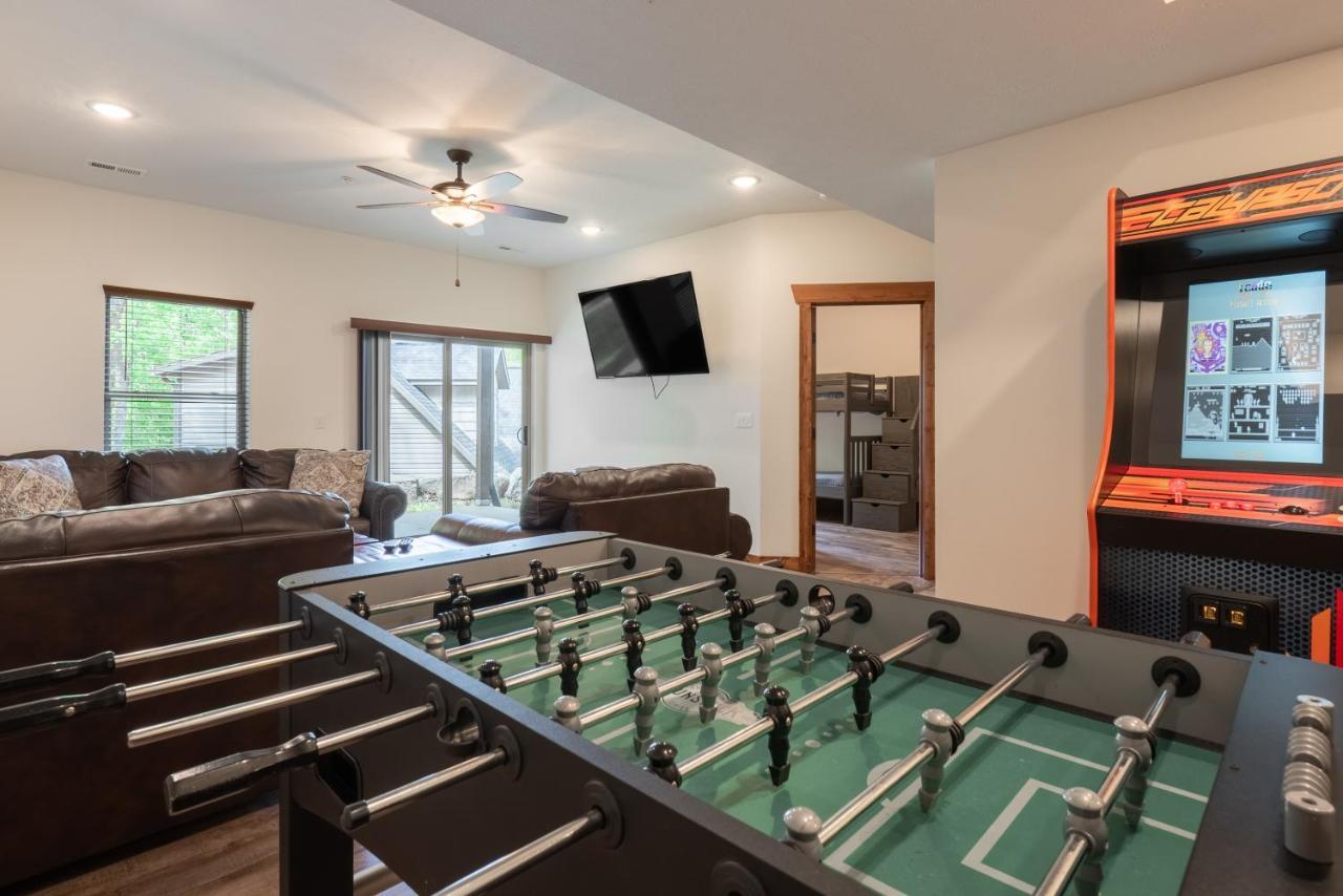 3Br Walk In Near Silver Dollar City Game Room Pool Free Tickets Included Rr93a in Branson, United States