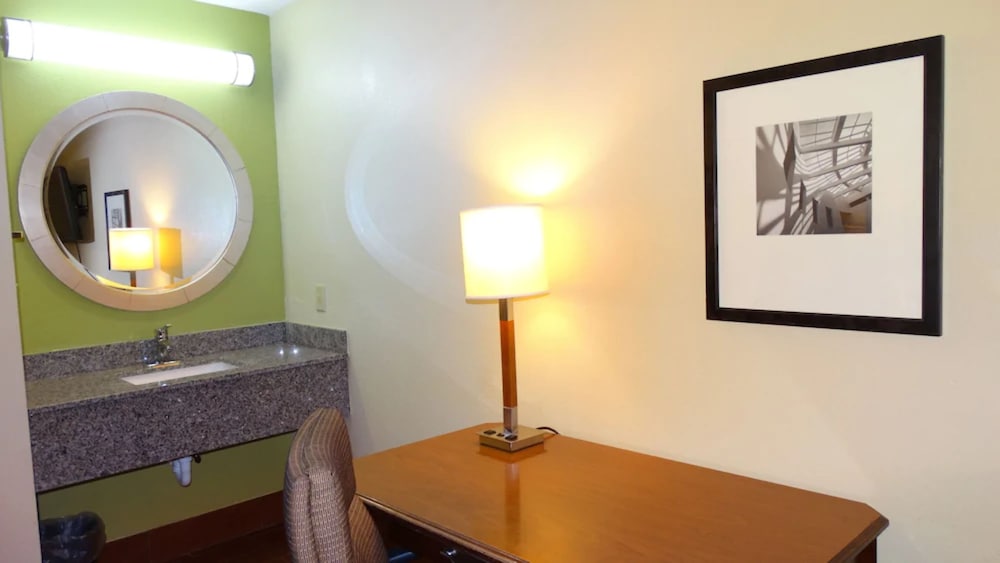 Travelodge by Wyndham Savannah Midtown - photo 33